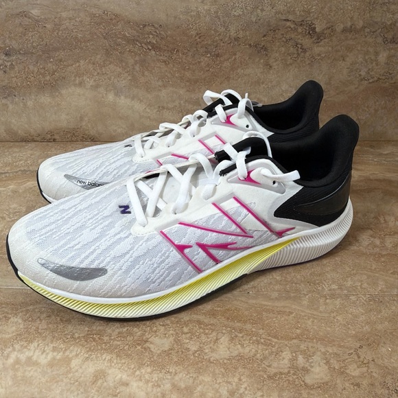 Mens New Balance Fuelcell Propel V3 Running Shoes WIDE  MFCPRLM3